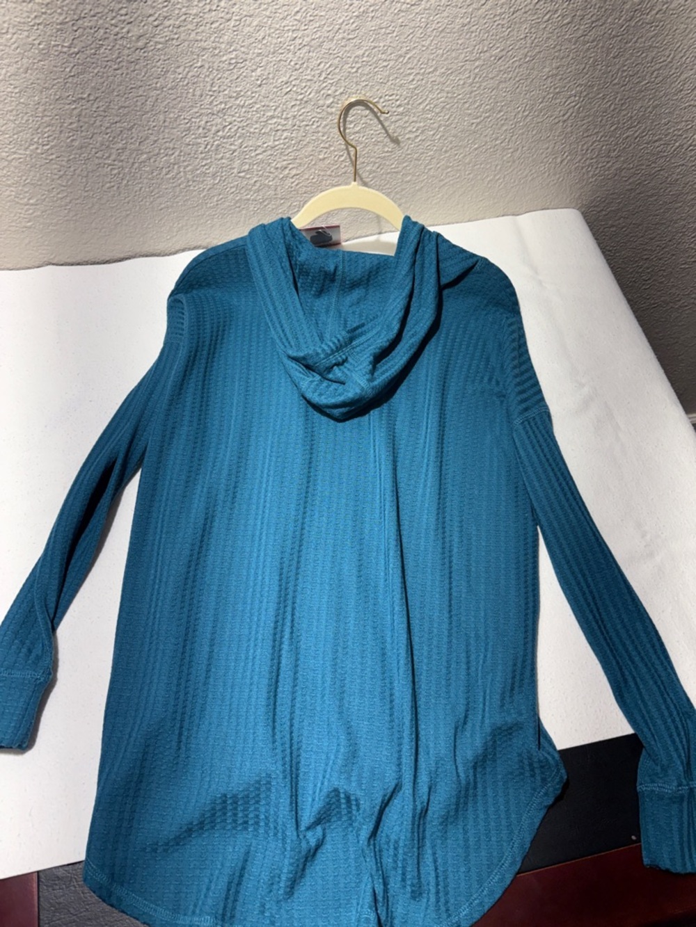 Women’s Teal Hooded Waffle-Knit Pullover Sweatshirt - Picture 3 of 3